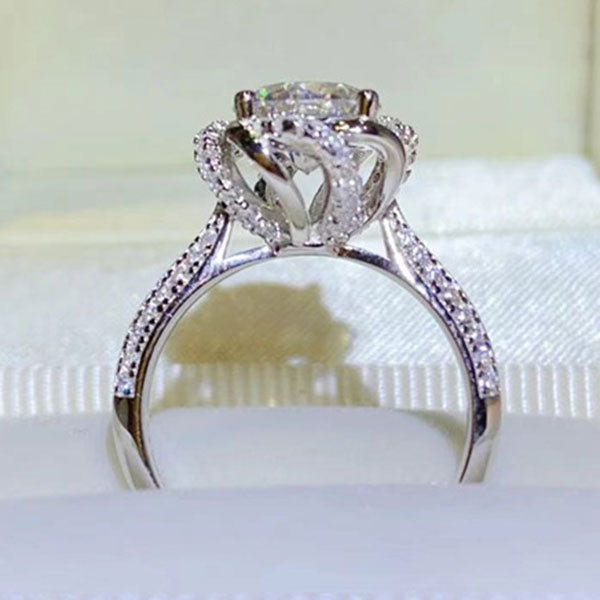 Classic Floral Pattern Round Cut Moissanite Ring
