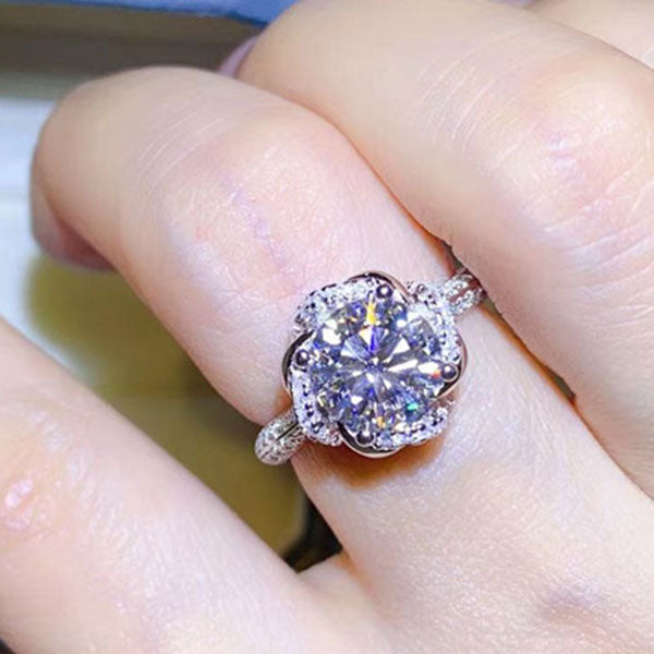 Classic Floral Pattern Round Cut Moissanite Ring