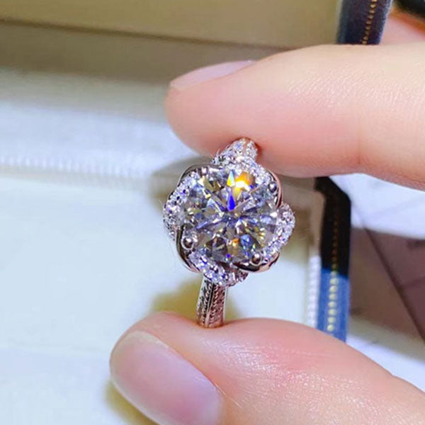Classic Floral Pattern Round Cut Moissanite Ring