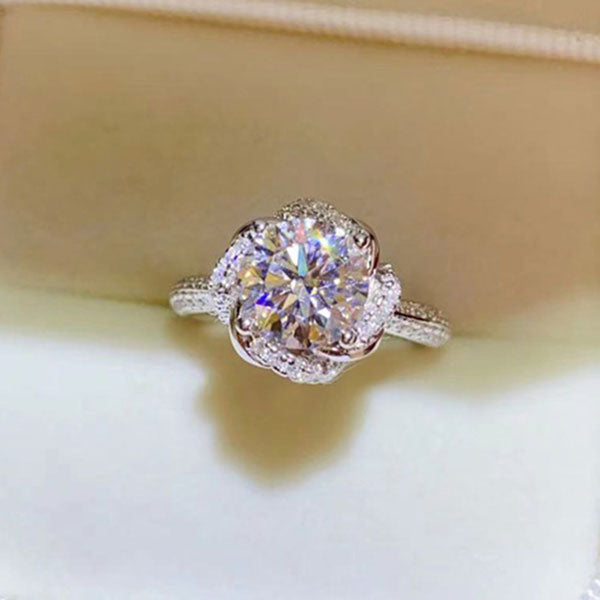 Classic Floral Pattern Round Cut Moissanite Ring