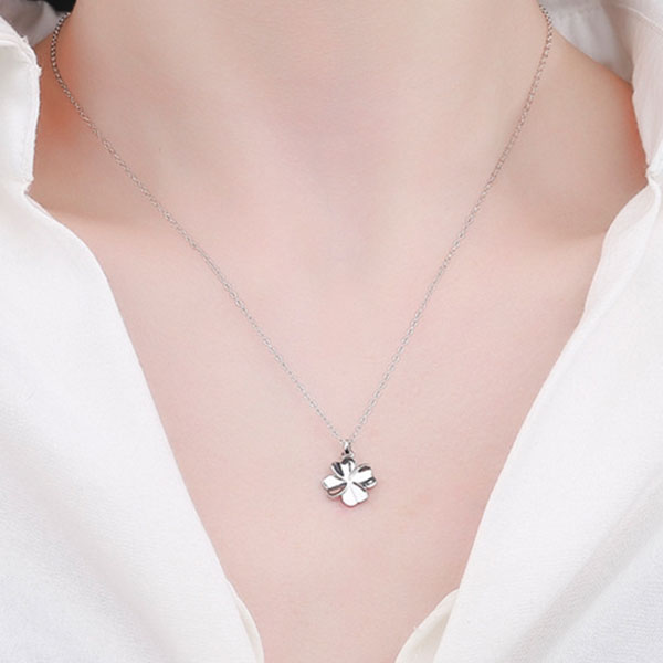 Simpel Lucky Leaf 999 Sterling Silver Necklace
